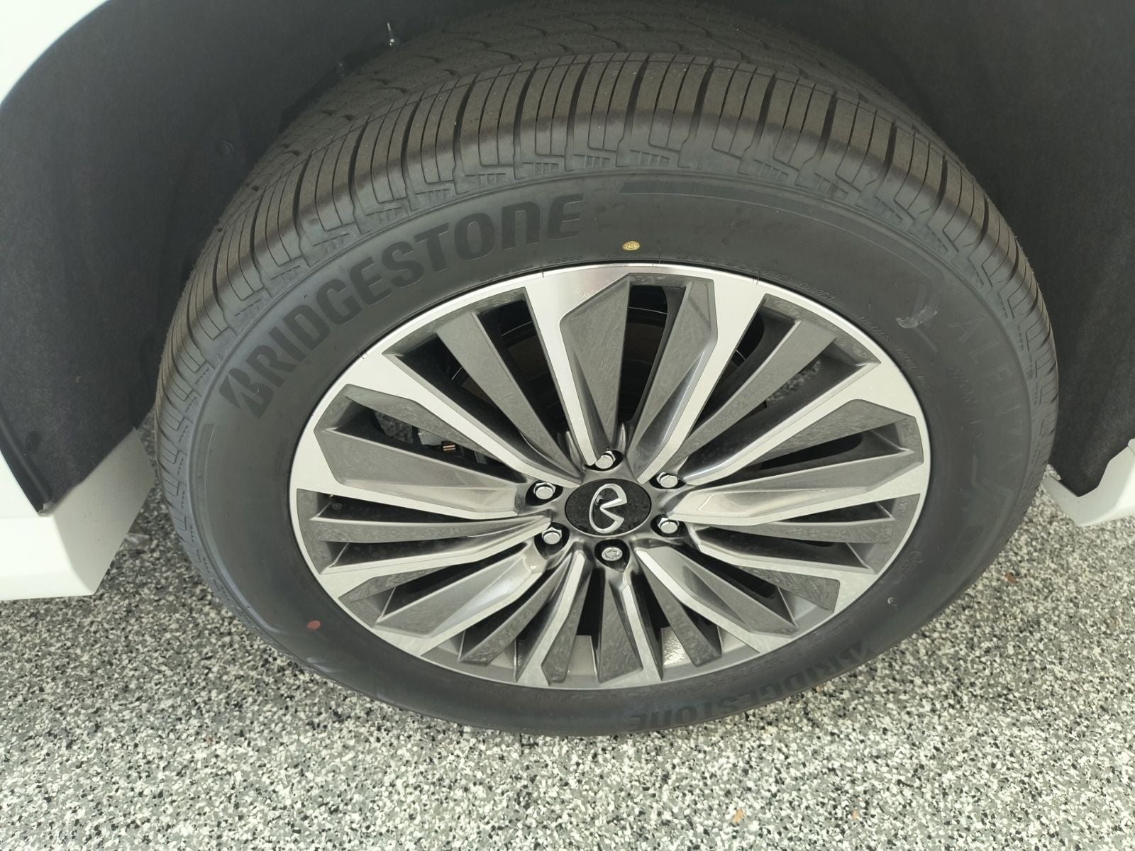 2027 INFINITI QX80 LUXE