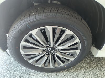 2027 INFINITI QX80 LUXE