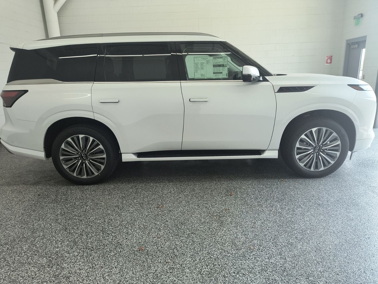 2027 INFINITI QX80 LUXE