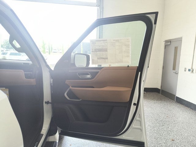 2027 INFINITI QX80 LUXE
