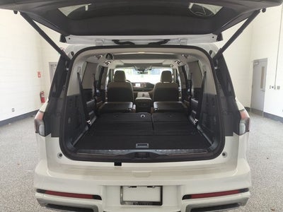 2027 INFINITI QX80 LUXE