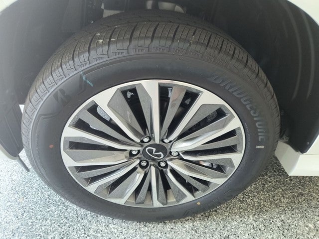 2027 INFINITI QX80 LUXE