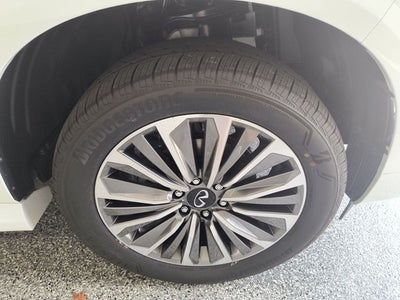2027 INFINITI QX80 LUXE