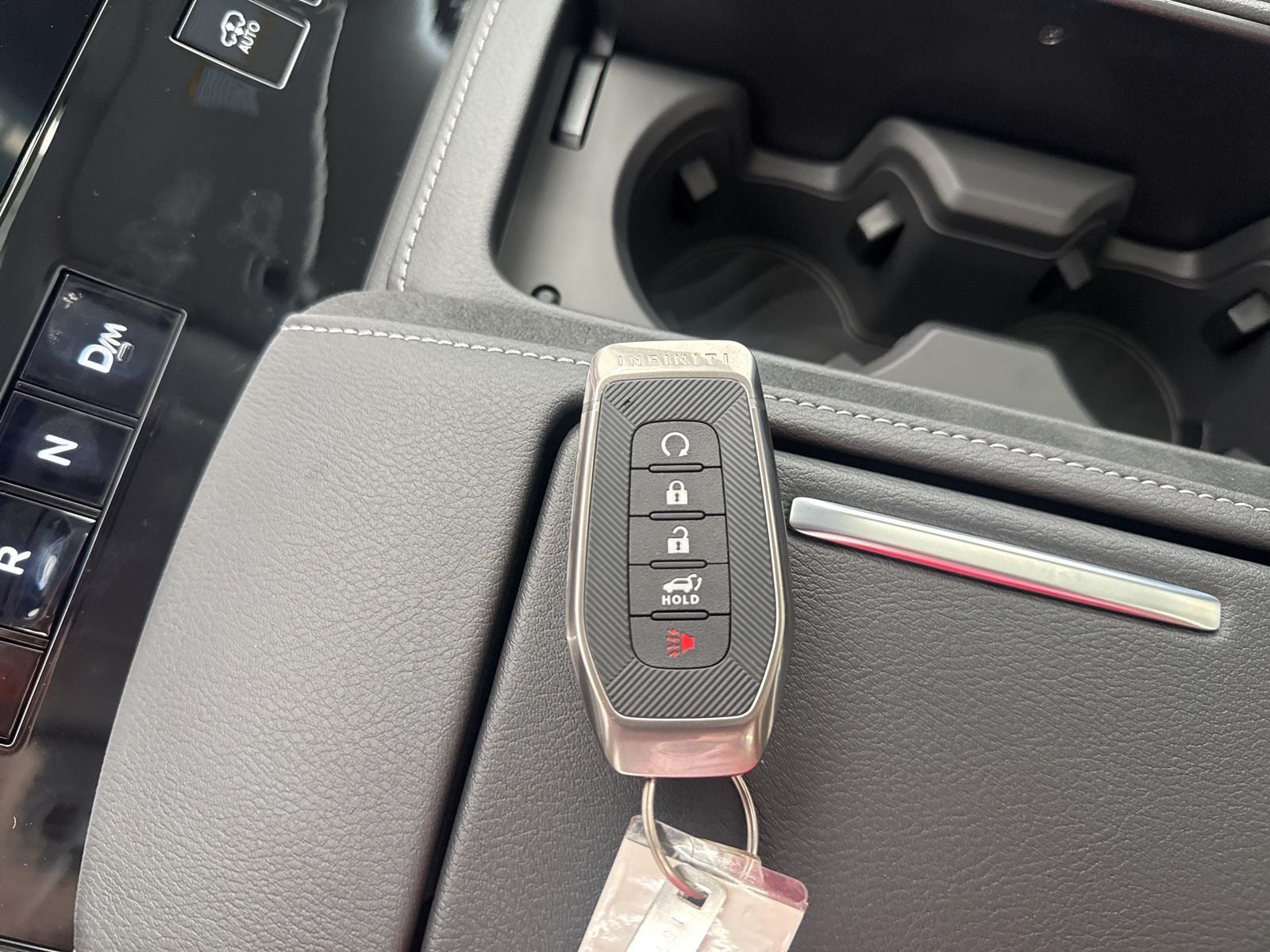 2026 INFINITI QX80 LUXE