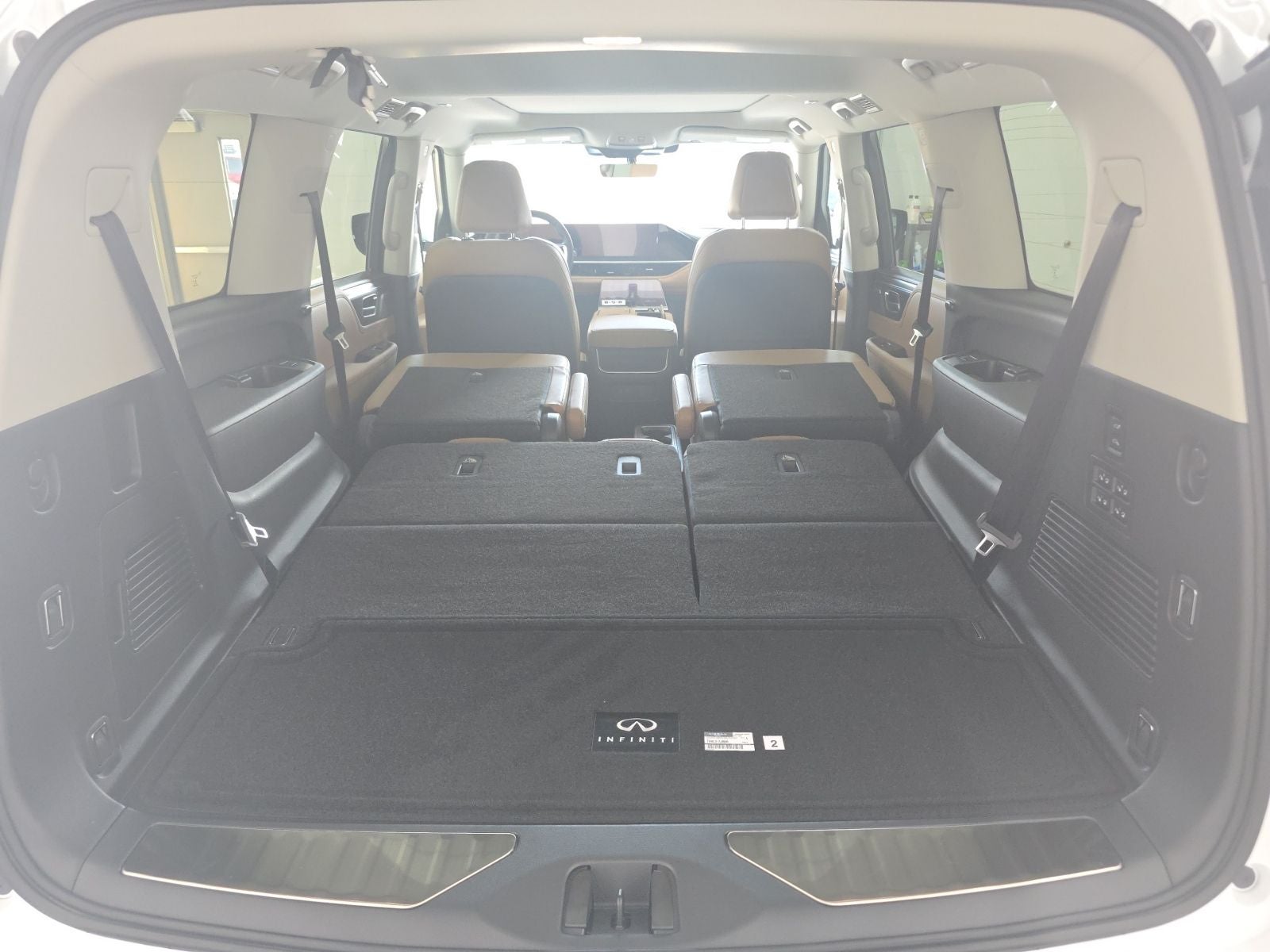 2026 INFINITI QX80 LUXE