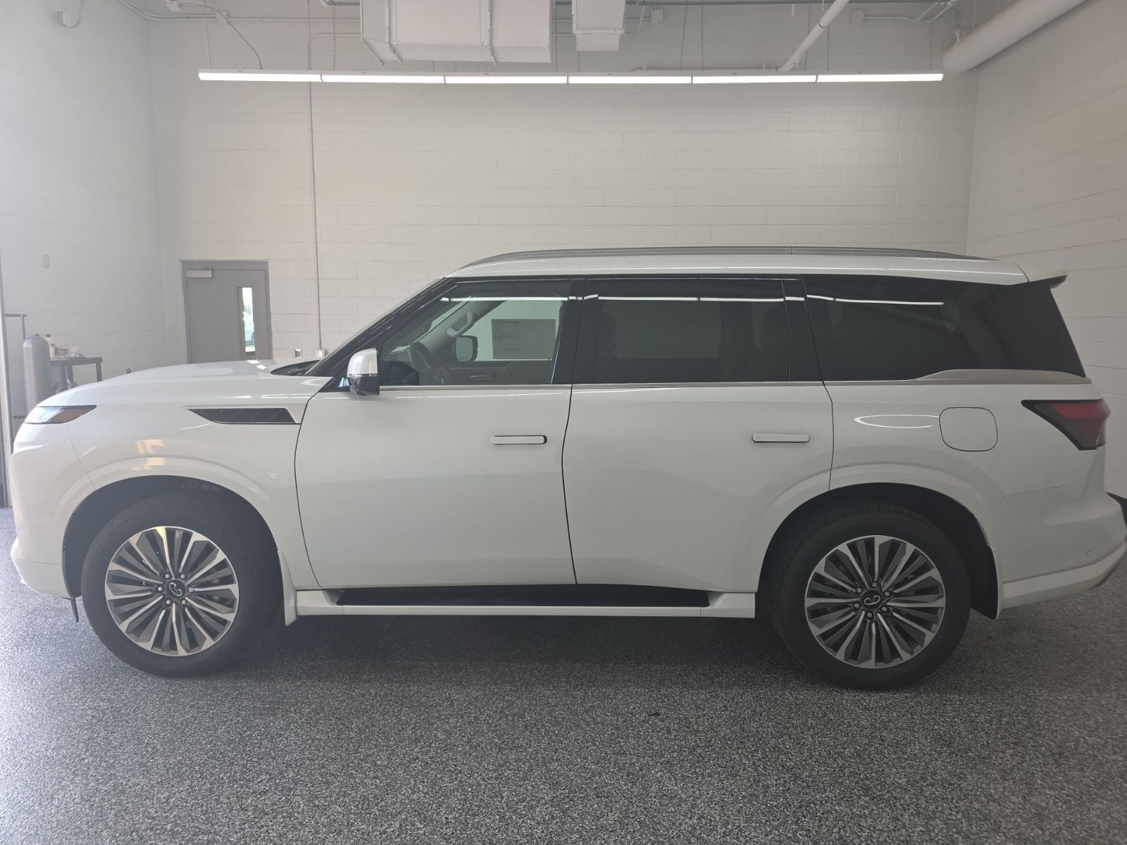 2026 INFINITI QX80 LUXE