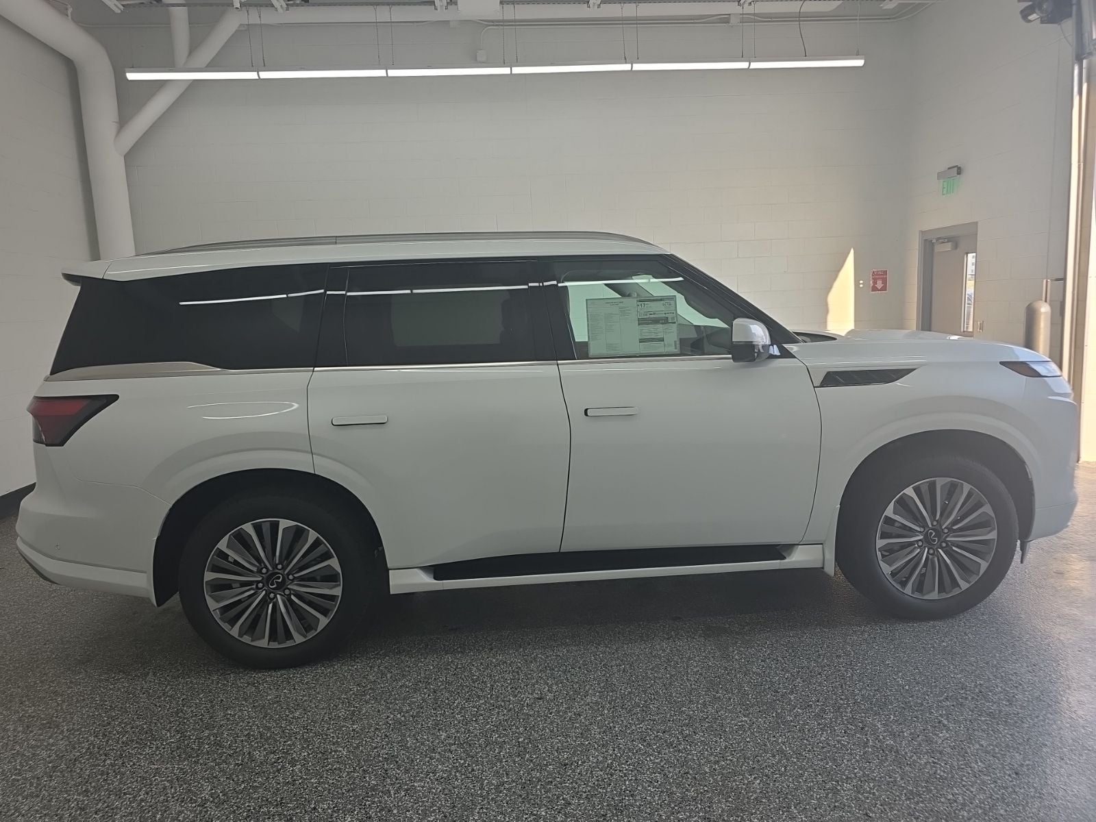 2026 INFINITI QX80 LUXE