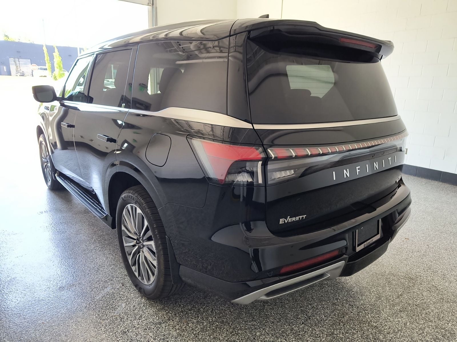 2027 INFINITI QX80 LUXE