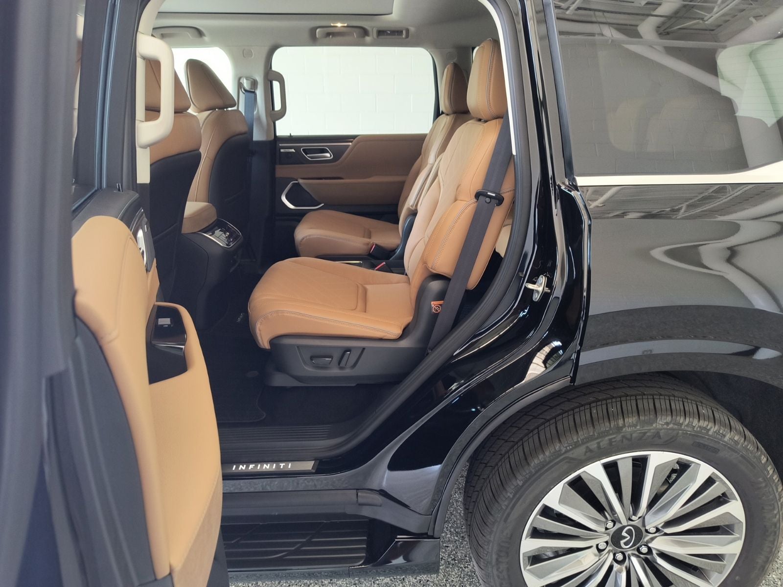 2027 INFINITI QX80 LUXE