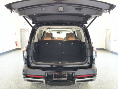 2027 INFINITI QX80 LUXE