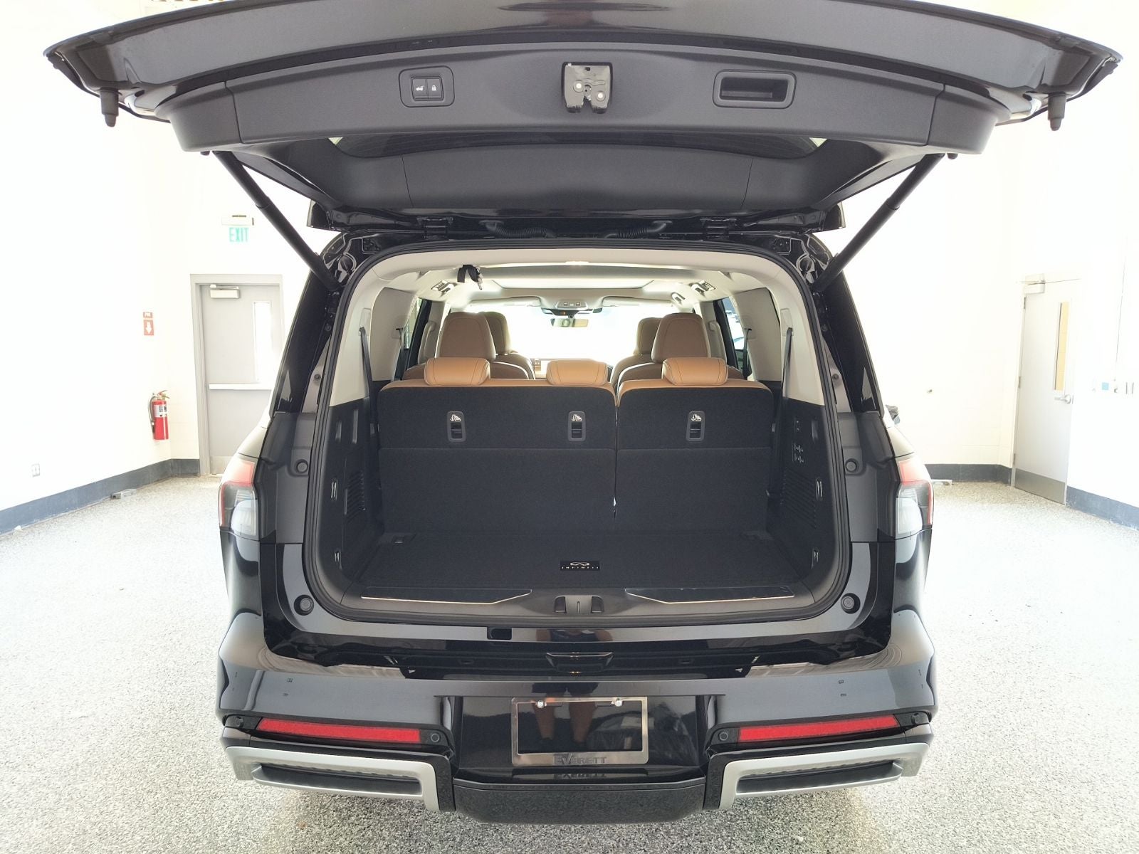 2027 INFINITI QX80 LUXE