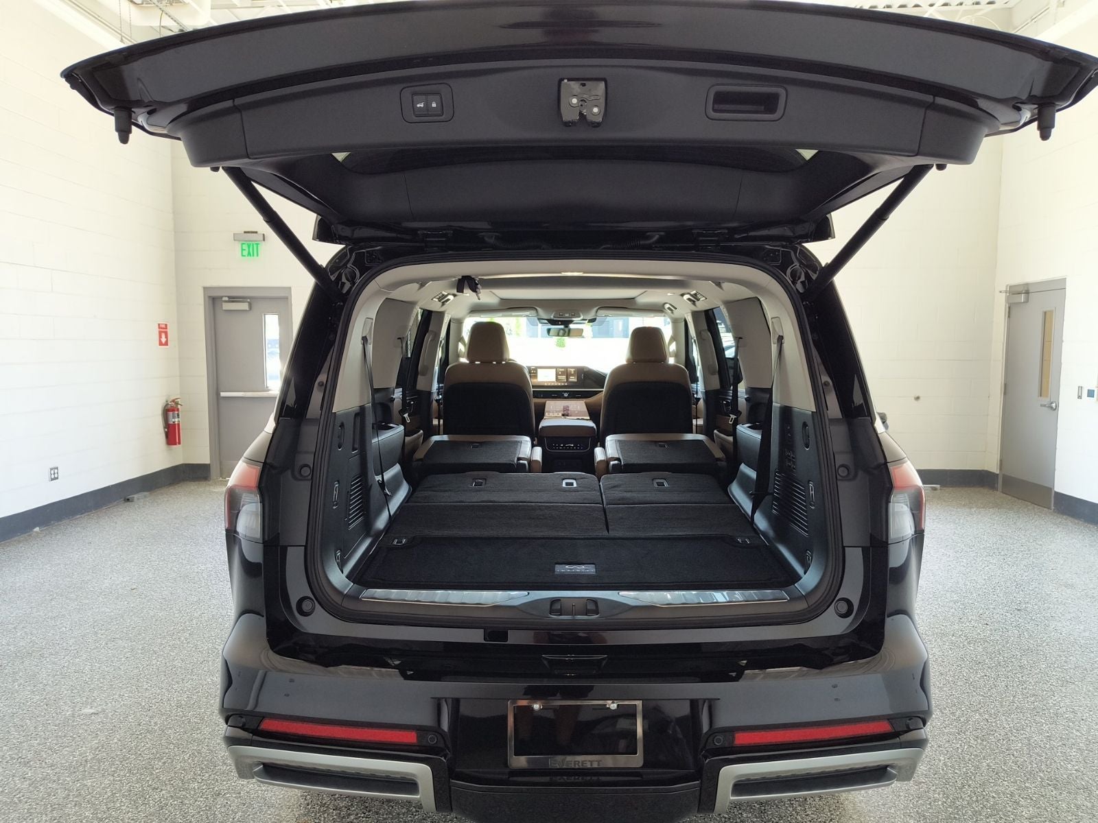 2027 INFINITI QX80 LUXE