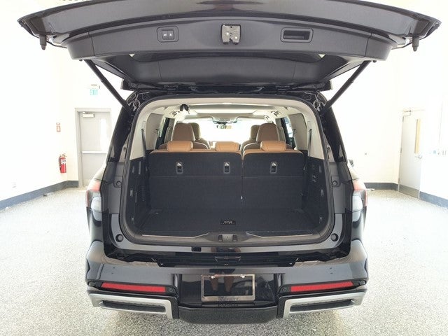 2027 INFINITI QX80 LUXE