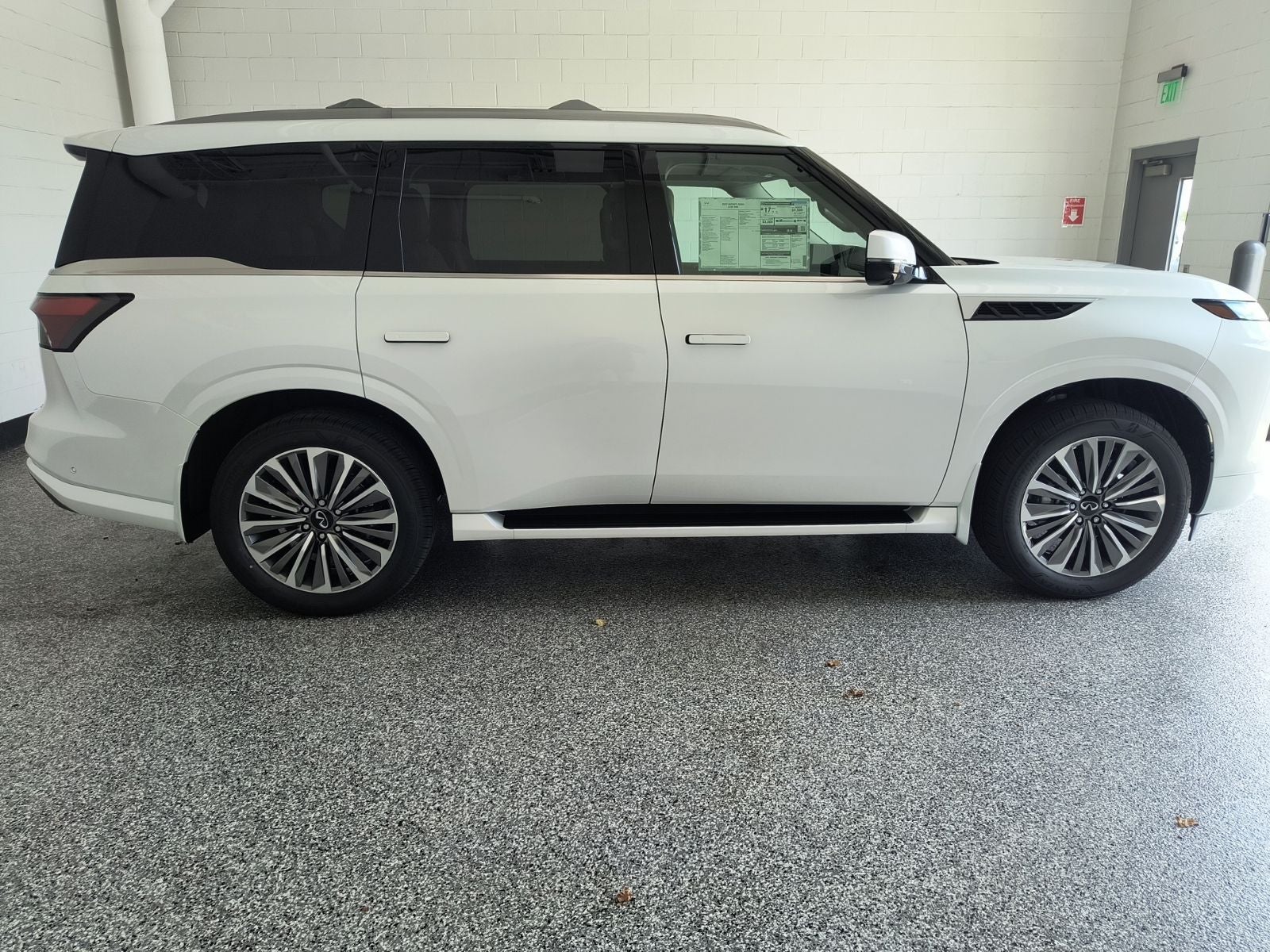 2027 INFINITI QX80 LUXE