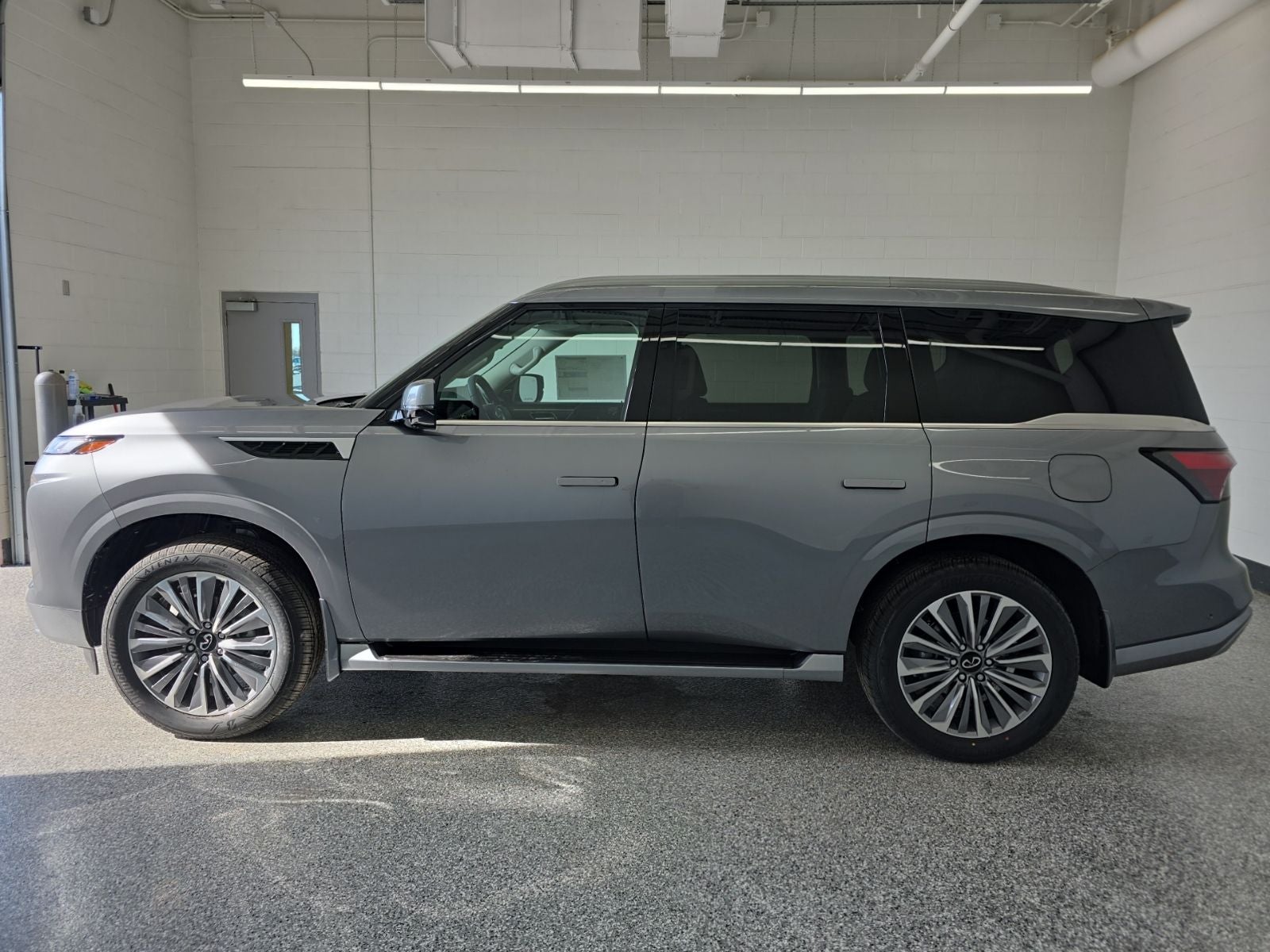 2026 INFINITI QX80 LUXE