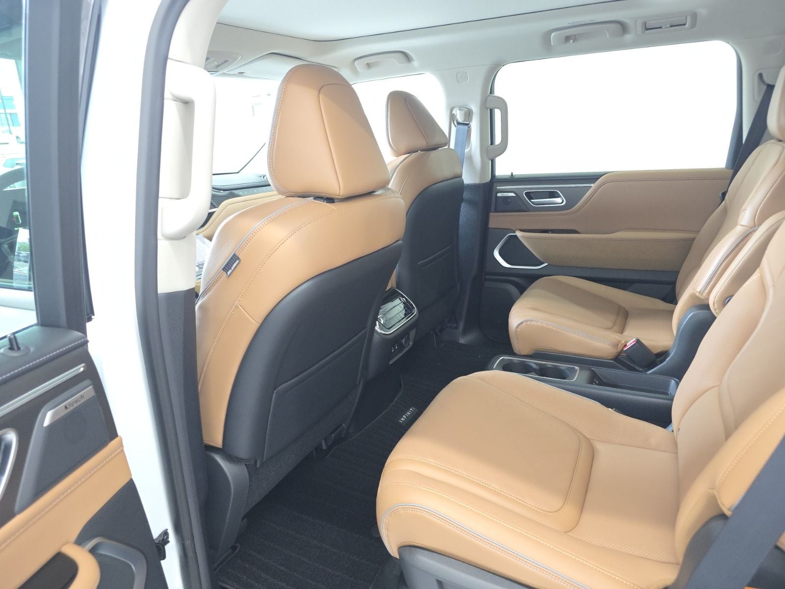 2026 INFINITI QX80 LUXE
