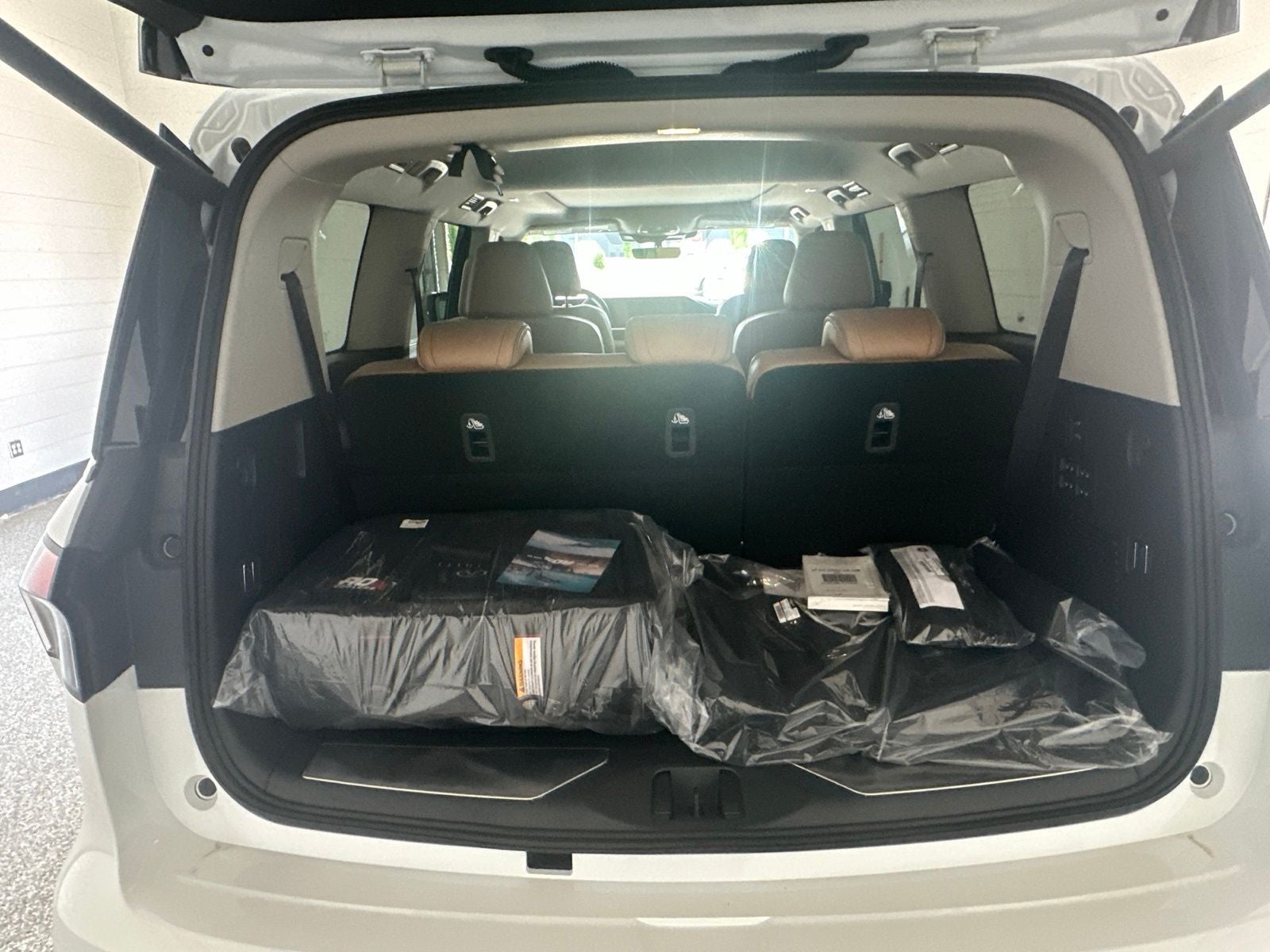 2027 INFINITI QX80 LUXE