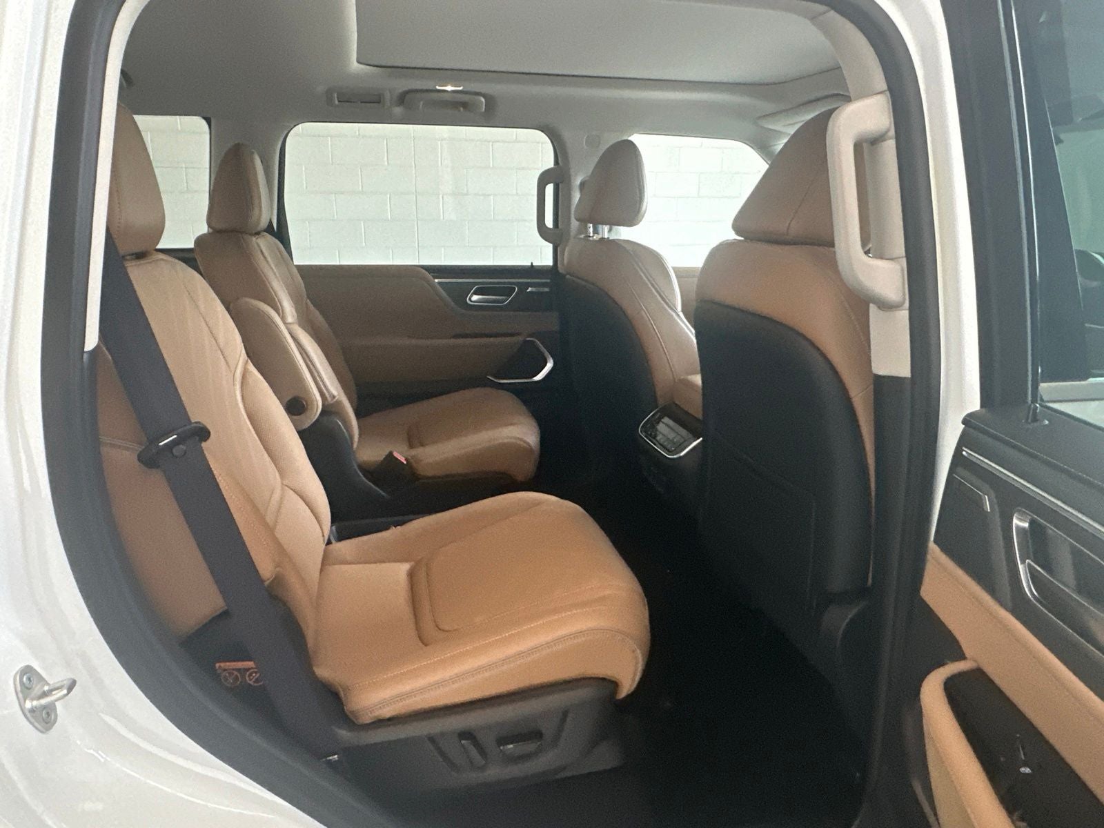 2027 INFINITI QX80 LUXE
