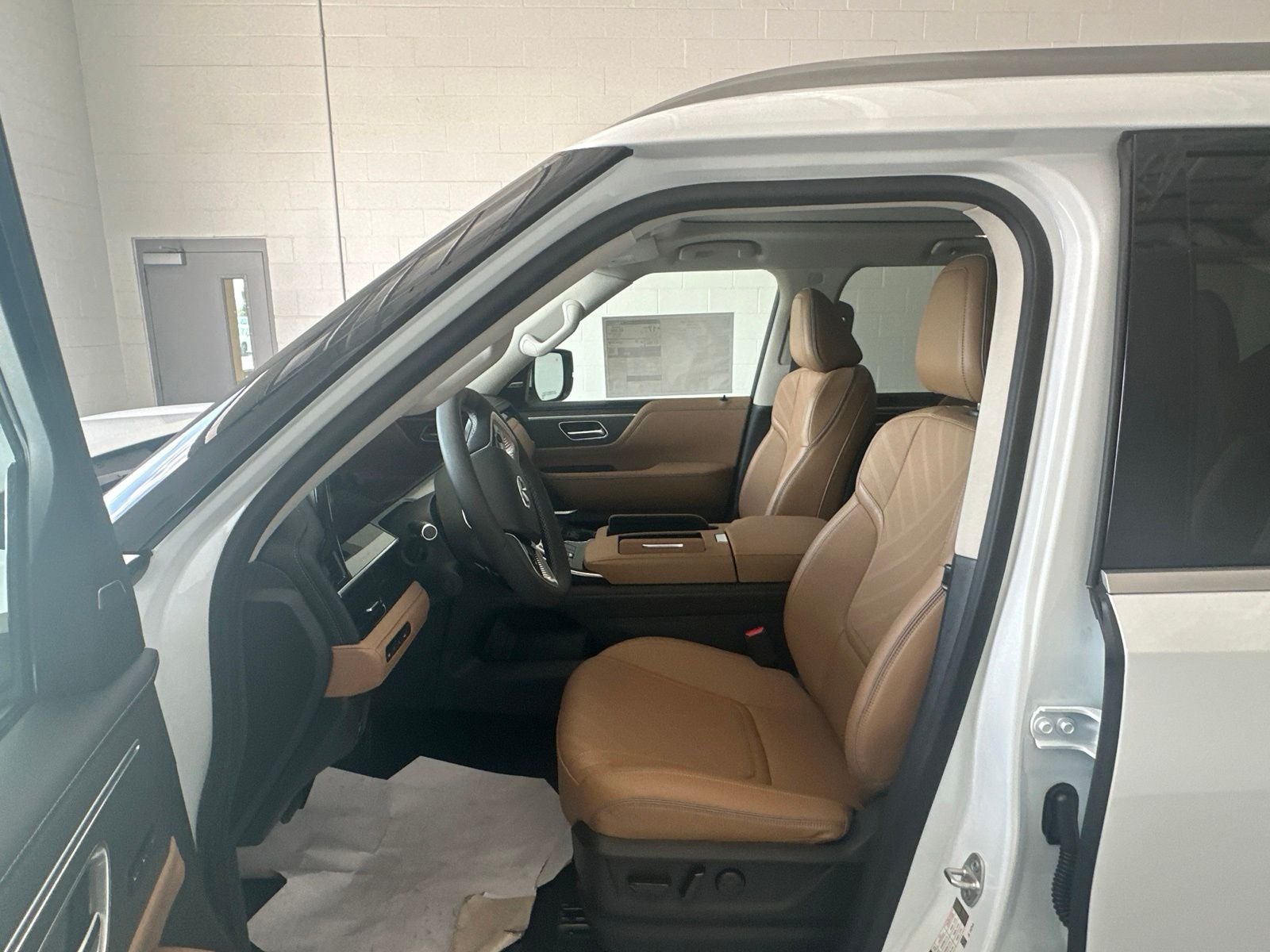 2027 INFINITI QX80 LUXE
