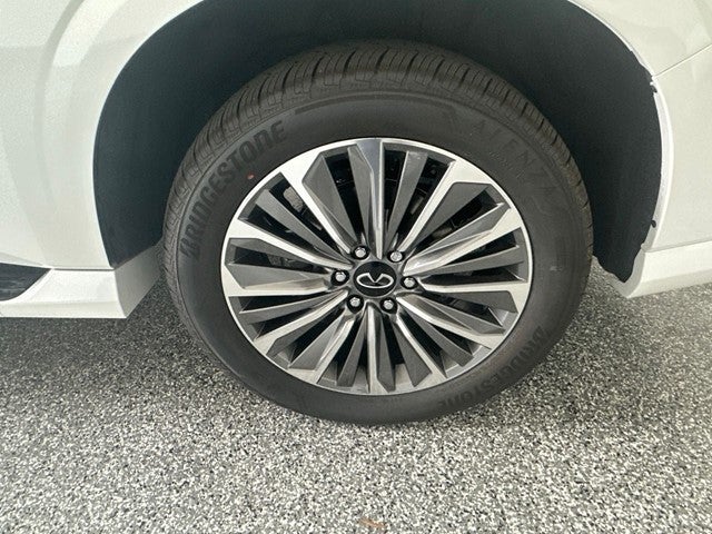 2027 INFINITI QX80 LUXE