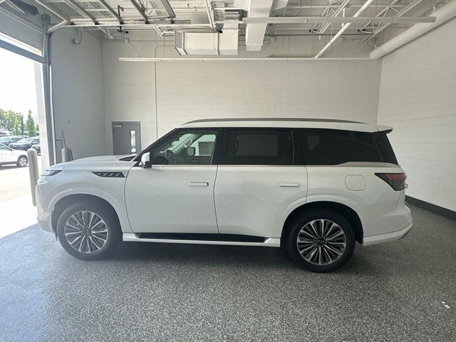 2027 INFINITI QX80 LUXE