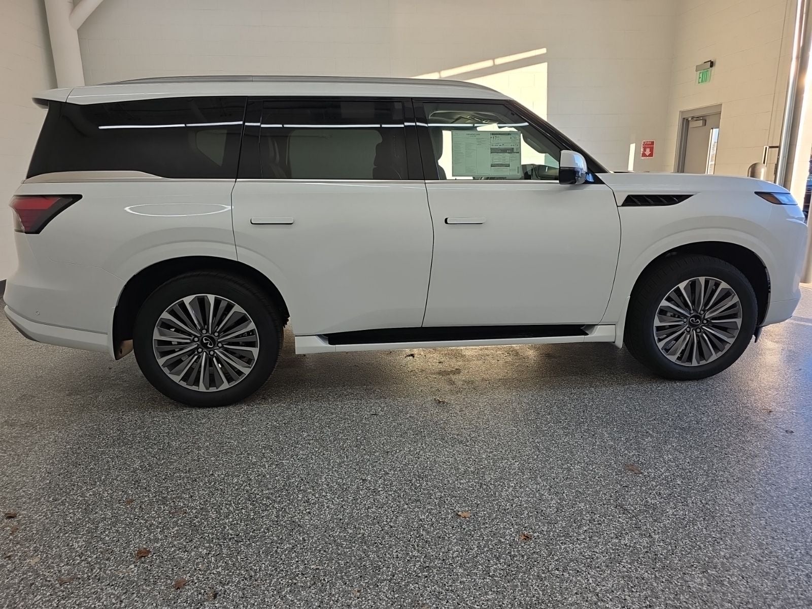 2026 INFINITI QX80 LUXE