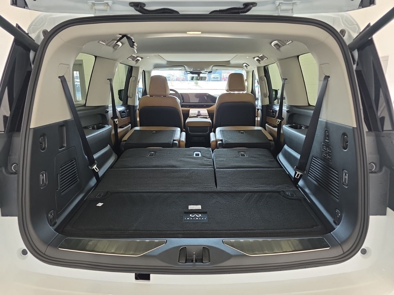 2026 INFINITI QX80 LUXE