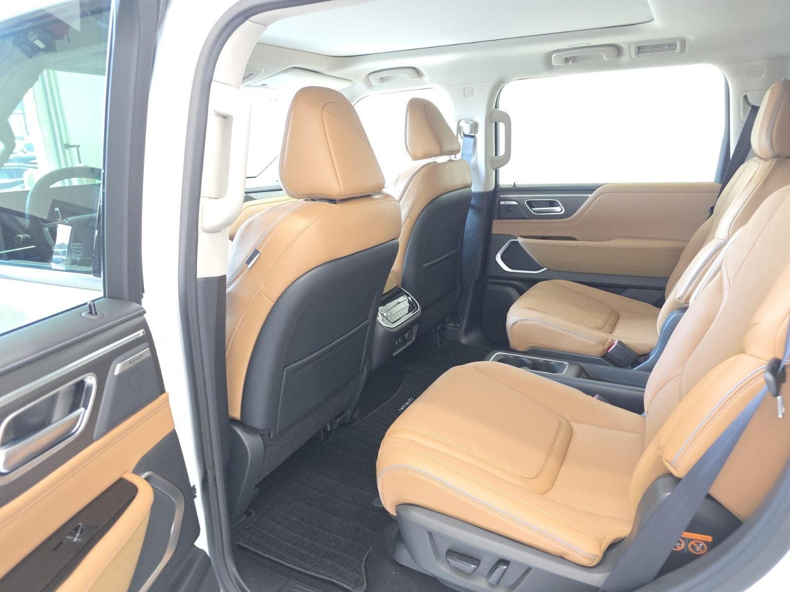 2026 INFINITI QX80 LUXE