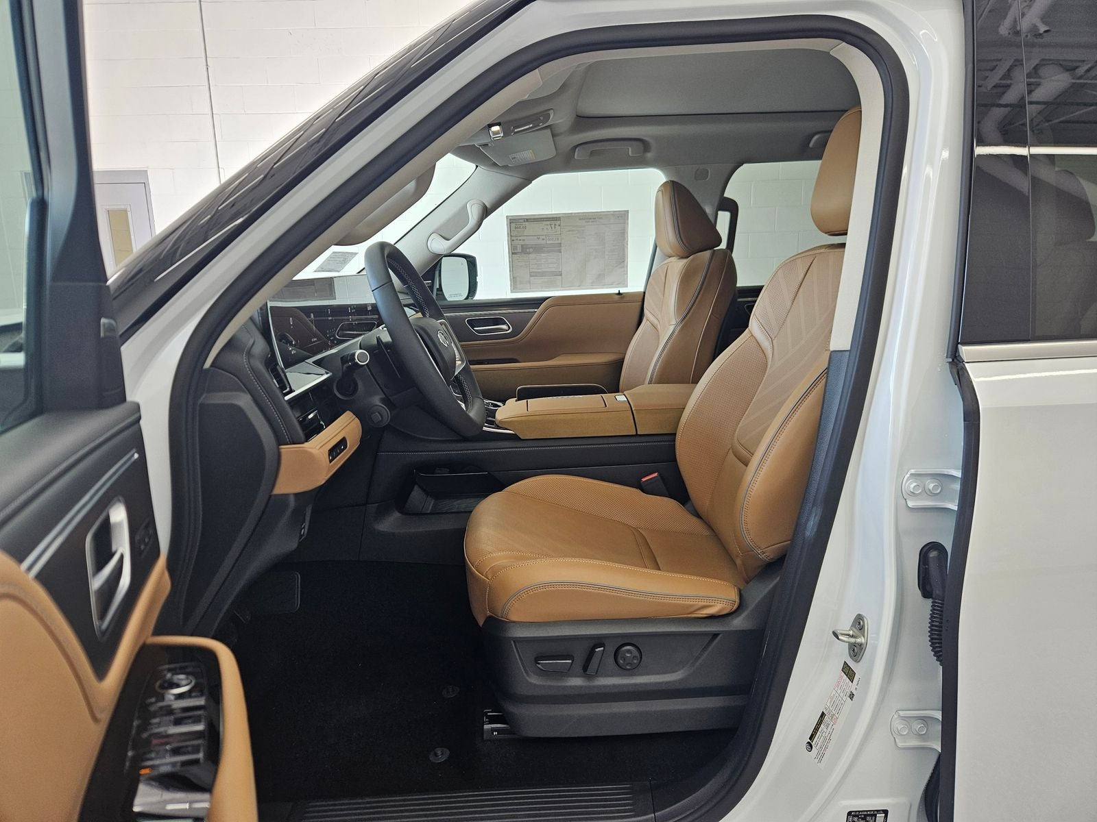 2027 INFINITI QX80 LUXE