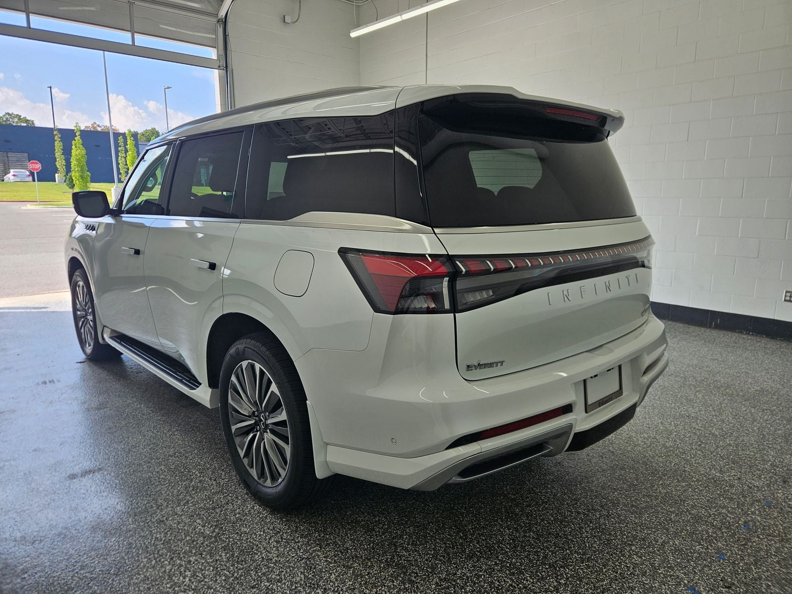 2027 INFINITI QX80 LUXE