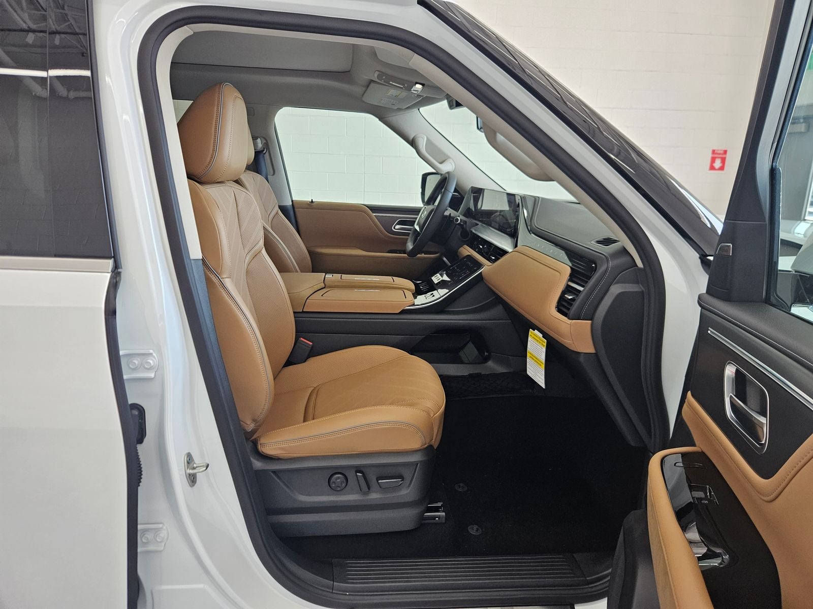 2027 INFINITI QX80 LUXE