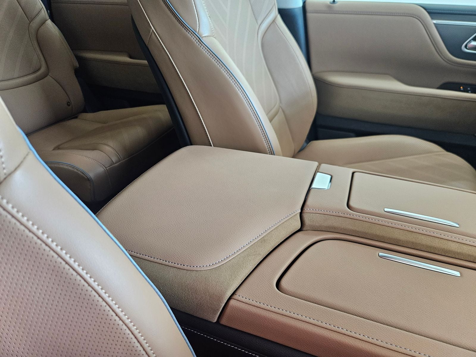 2027 INFINITI QX80 LUXE