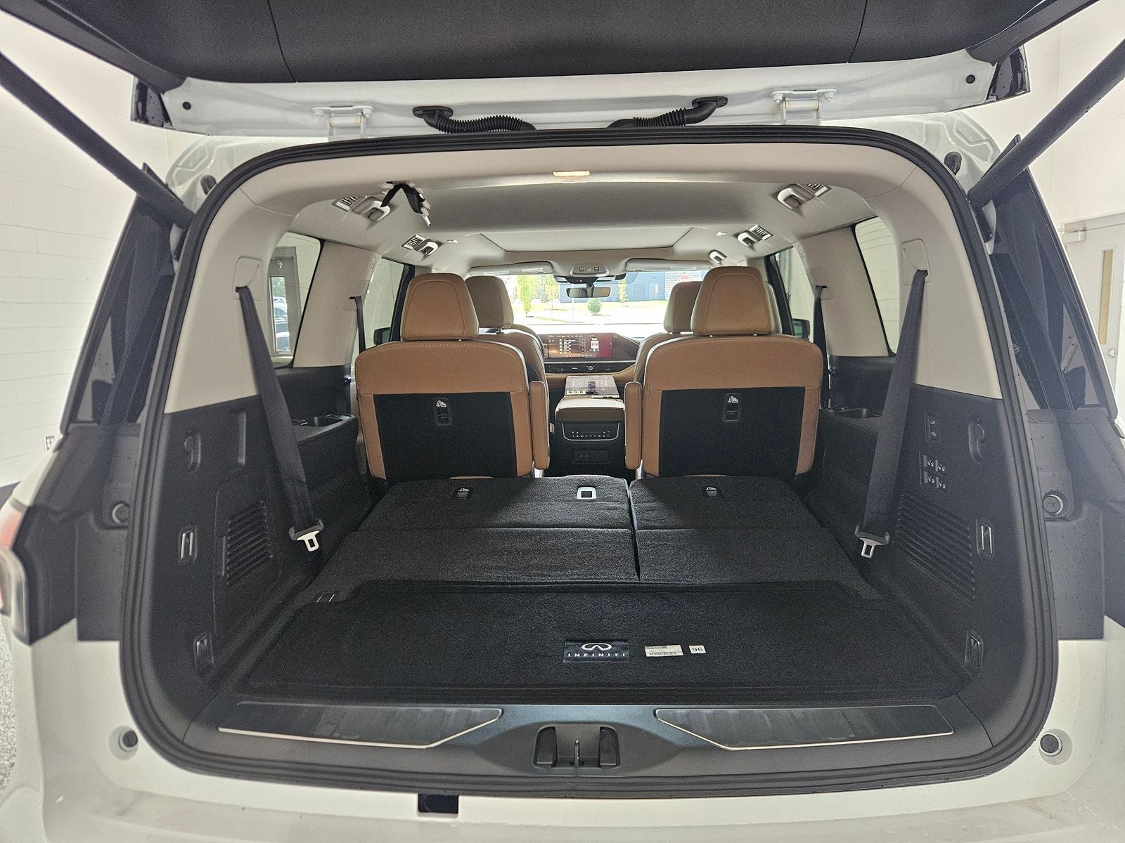 2027 INFINITI QX80 LUXE