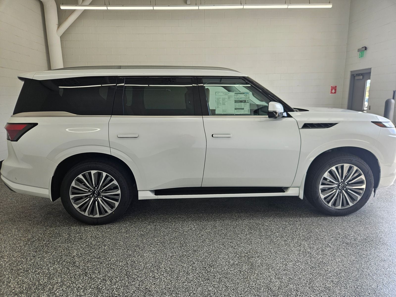 2027 INFINITI QX80 LUXE