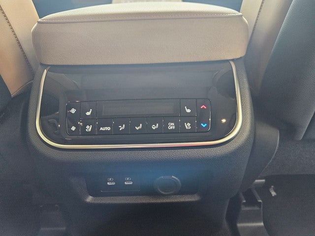 2027 INFINITI QX80 LUXE