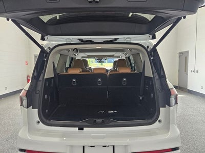2027 INFINITI QX80 LUXE