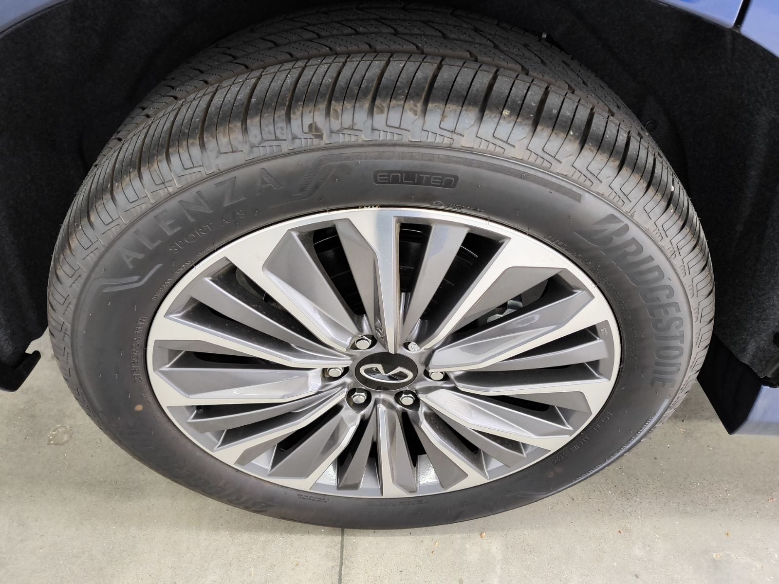 2025 INFINITI QX80 LUXE