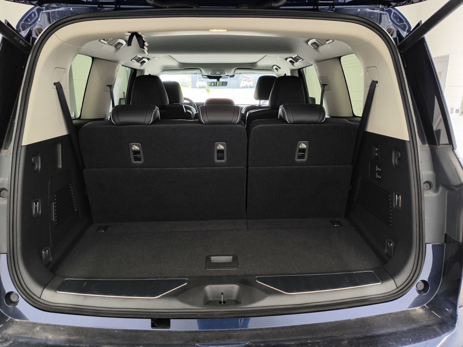 2025 INFINITI QX80 LUXE