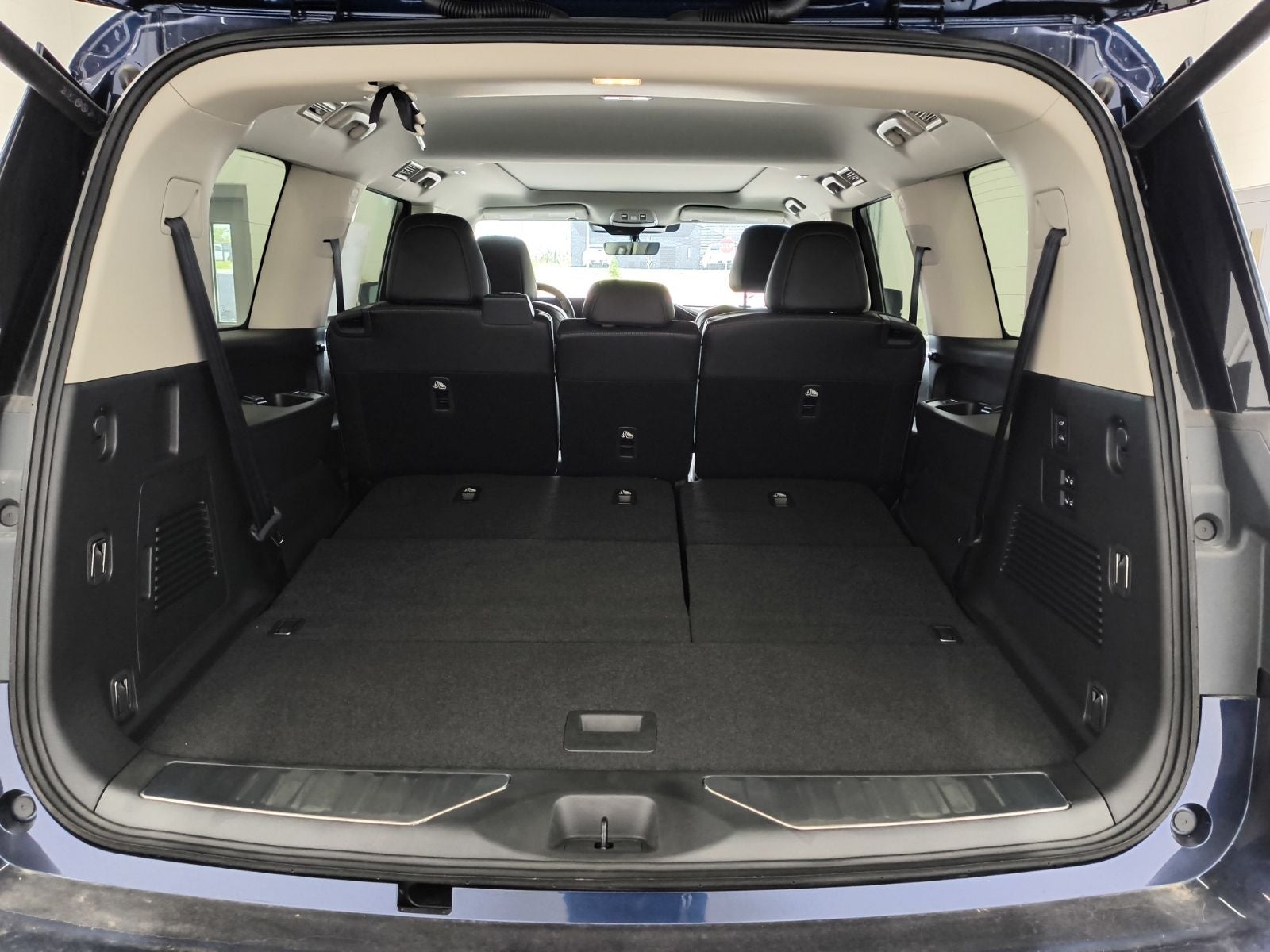 2025 INFINITI QX80 LUXE