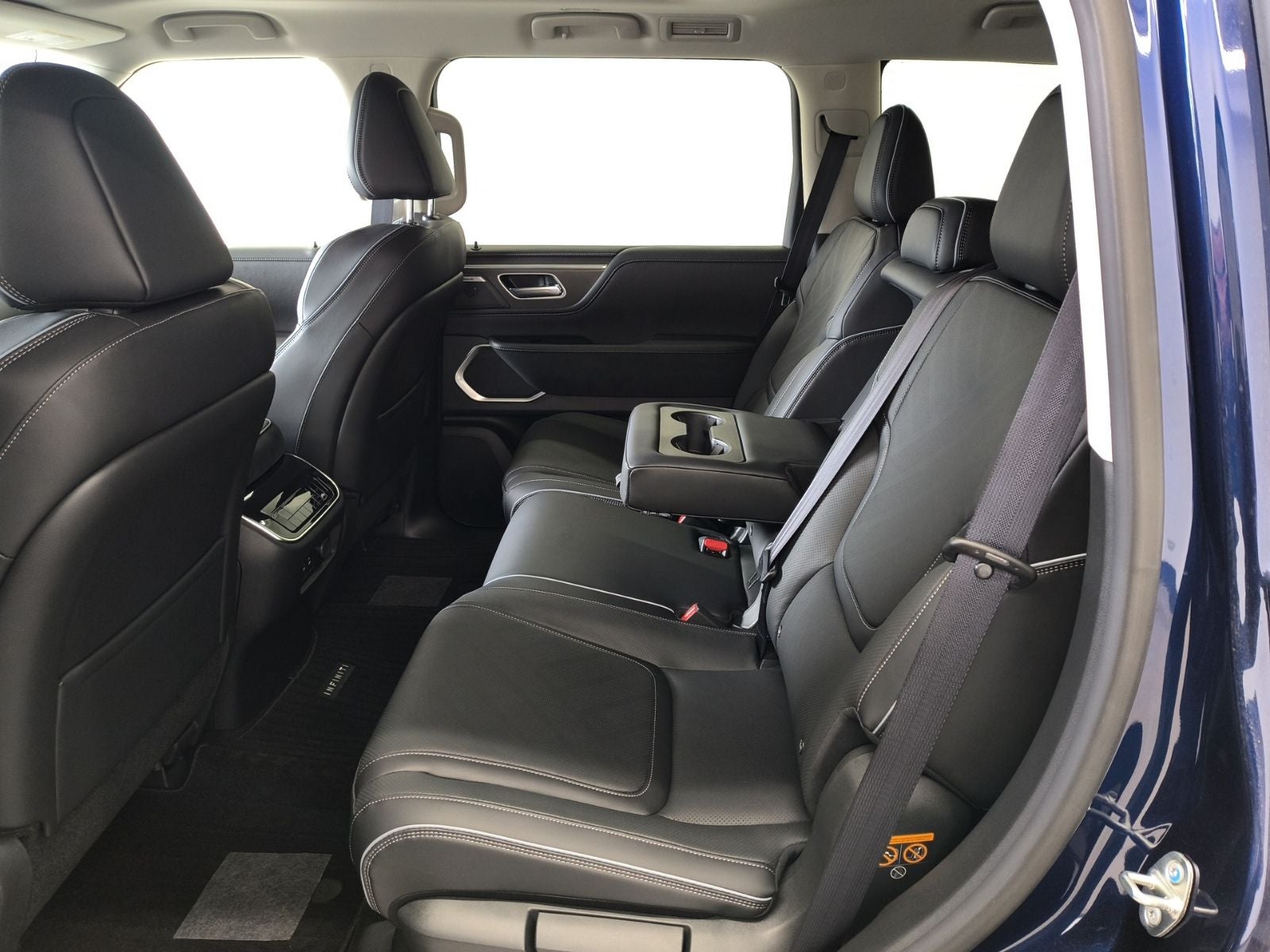 2025 INFINITI QX80 LUXE