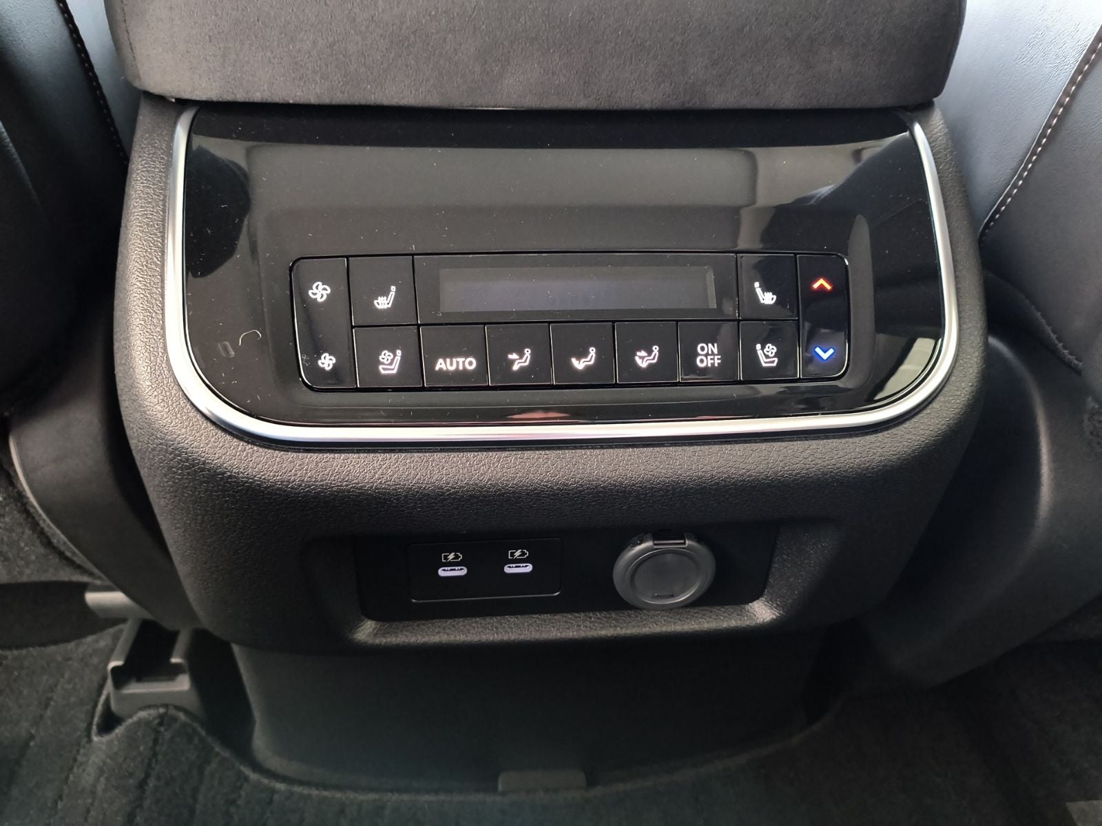 2025 INFINITI QX80 LUXE