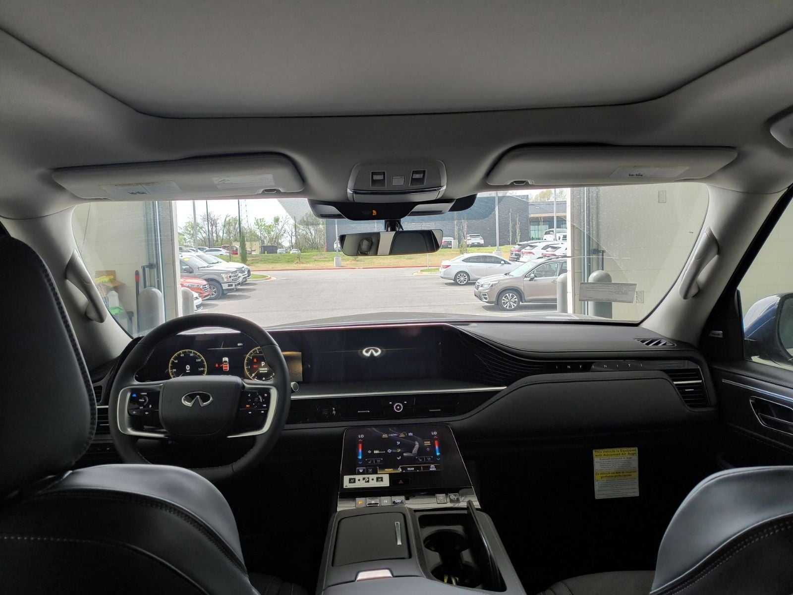 2025 INFINITI QX80 LUXE