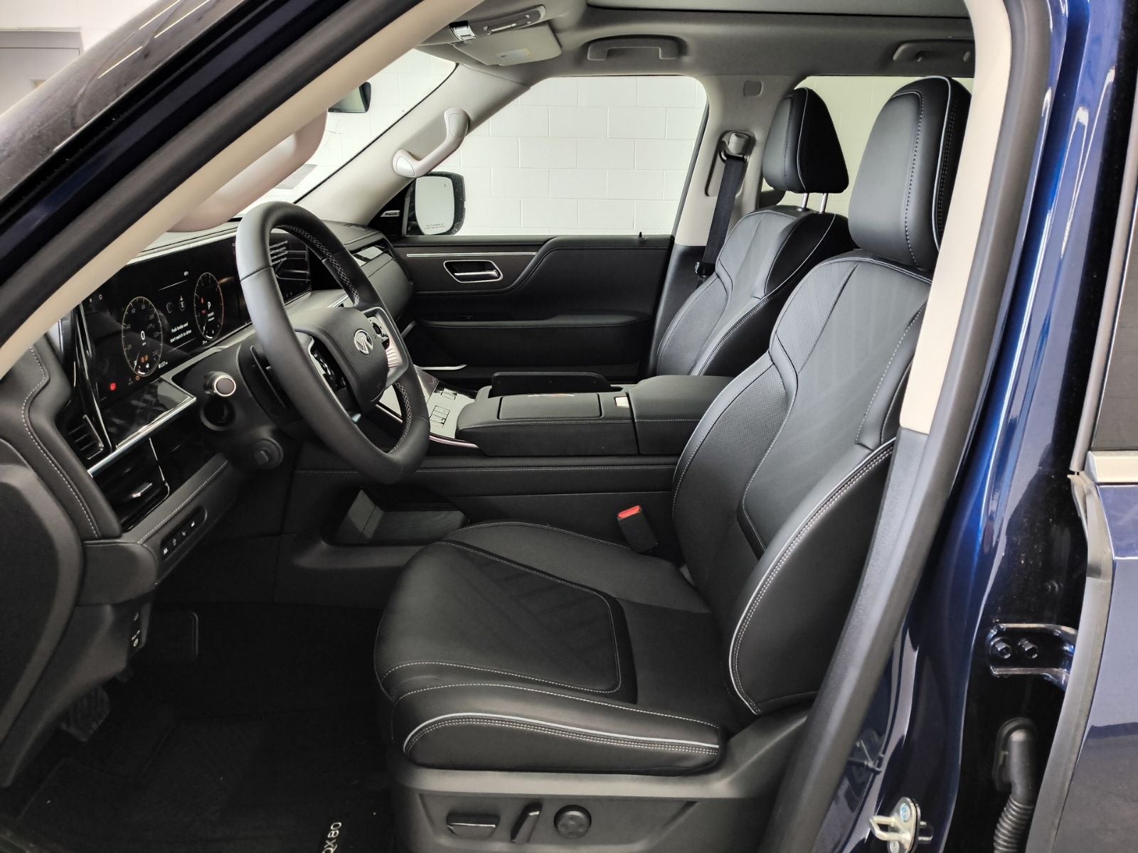 2025 INFINITI QX80 LUXE