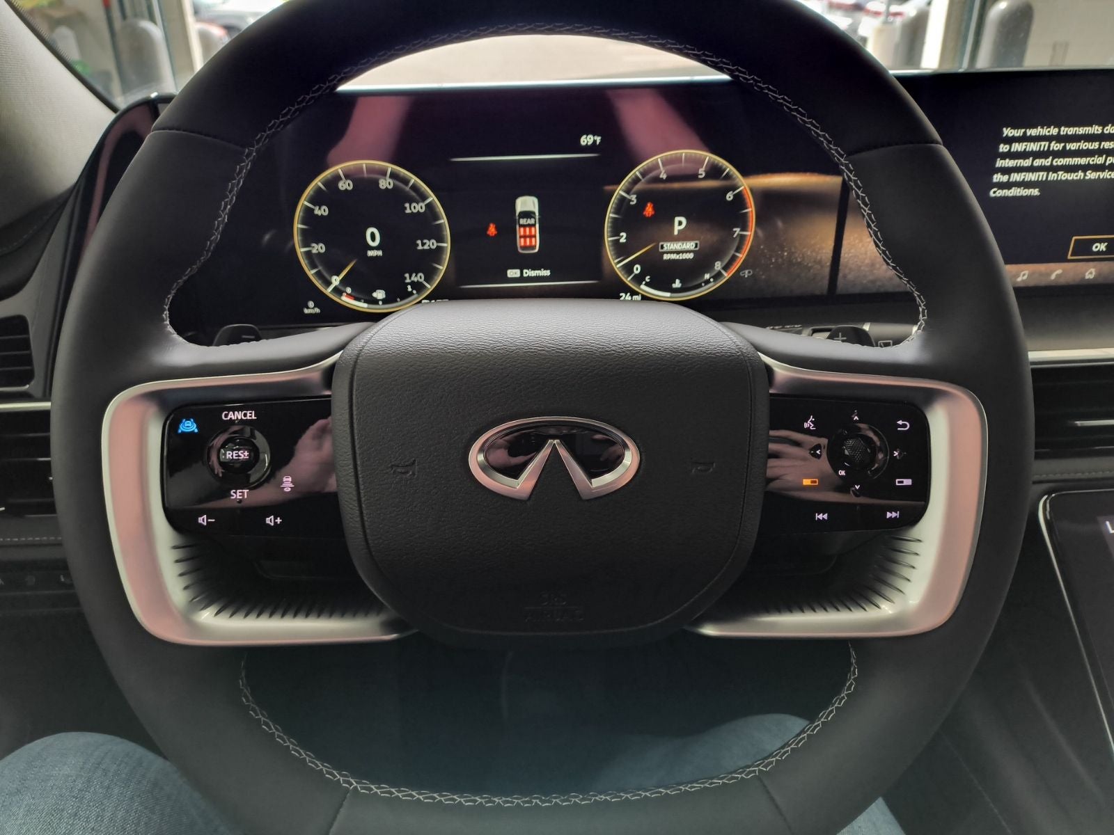 2025 INFINITI QX80 LUXE