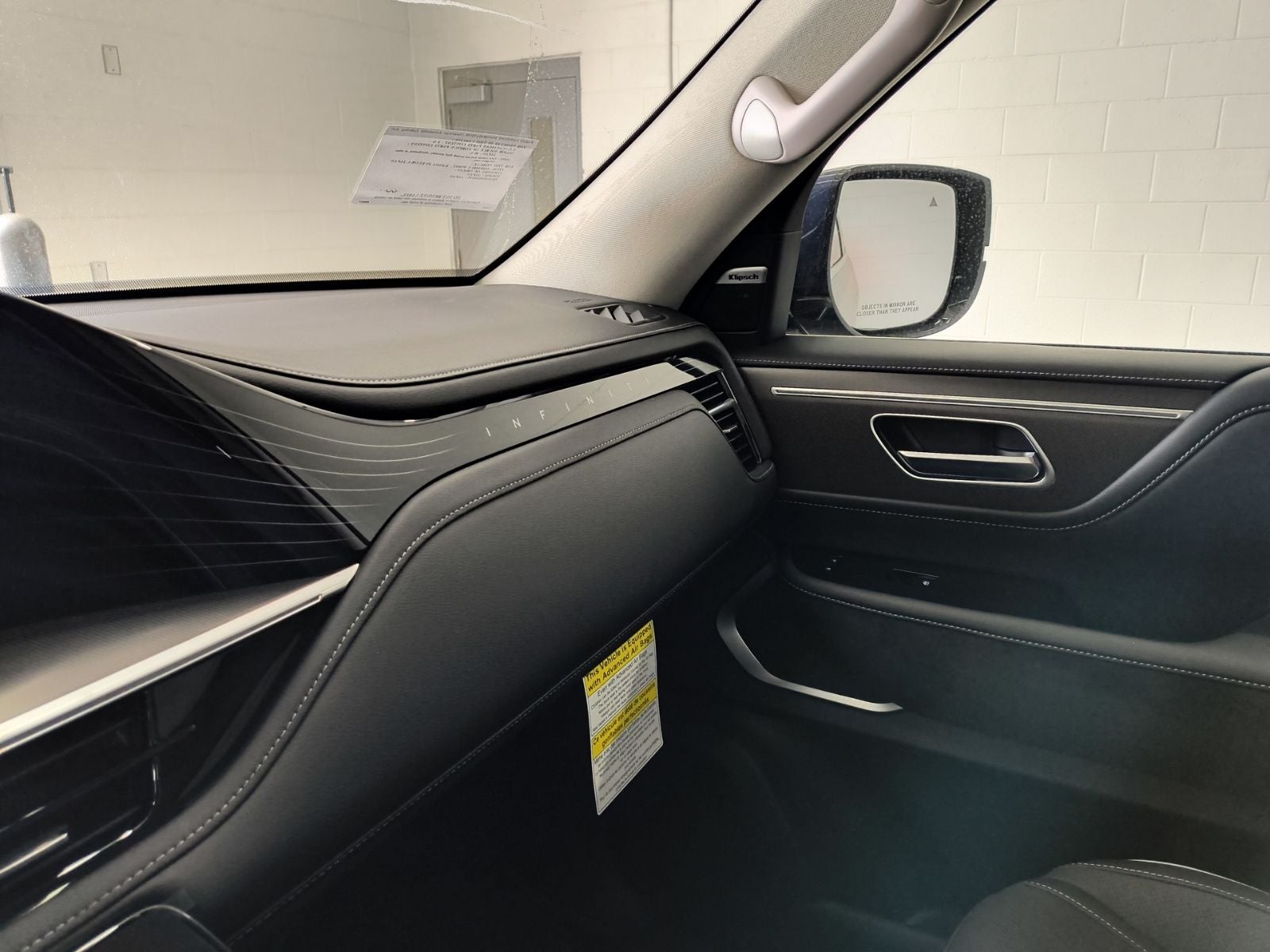 2025 INFINITI QX80 LUXE