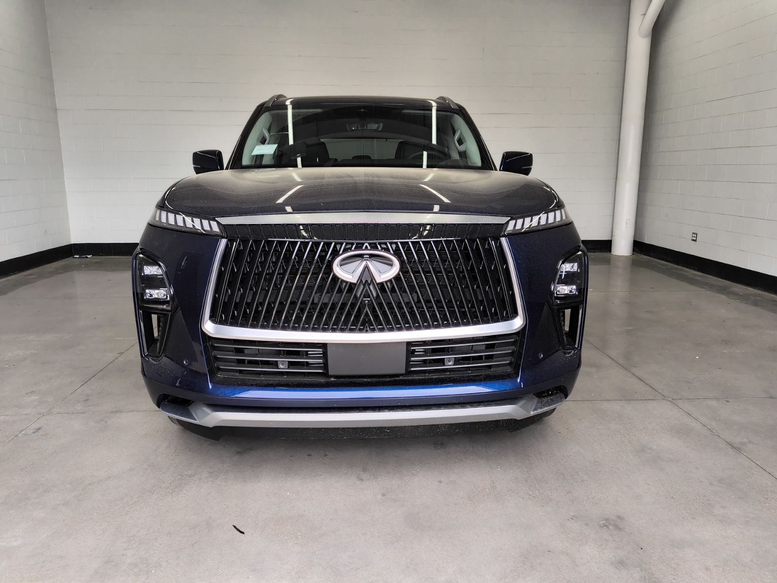 2025 INFINITI QX80 LUXE