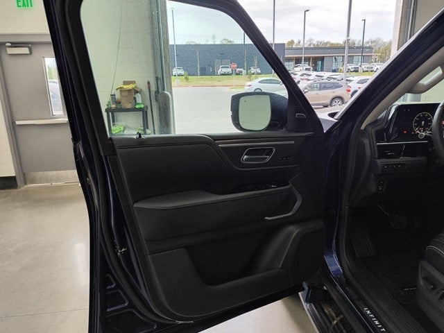 2025 INFINITI QX80 LUXE