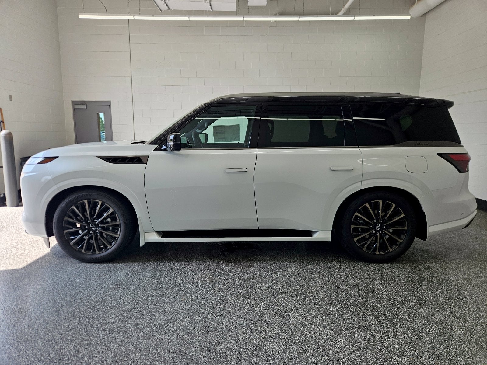 2027 INFINITI QX80 AUTOGRAPH