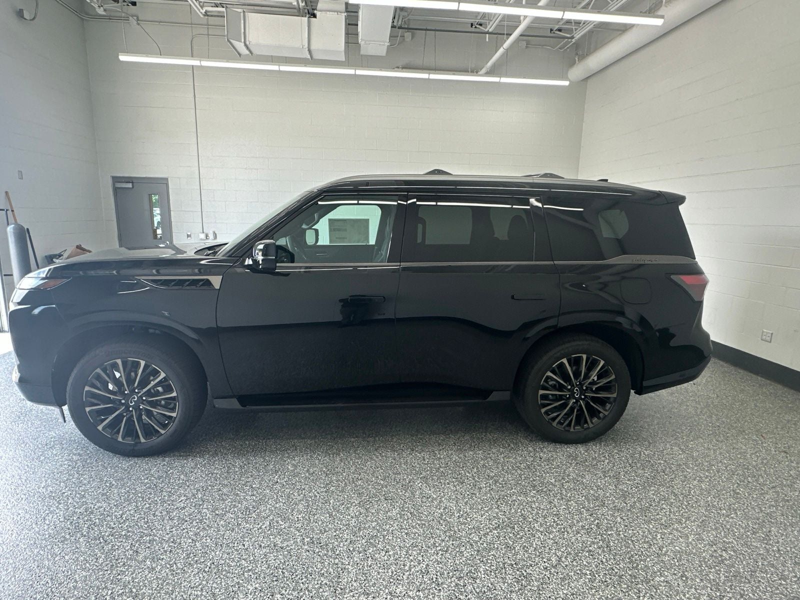 2027 INFINITI QX80 AUTOGRAPH