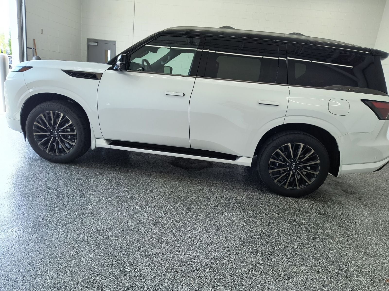 2027 INFINITI QX80 AUTOGRAPH